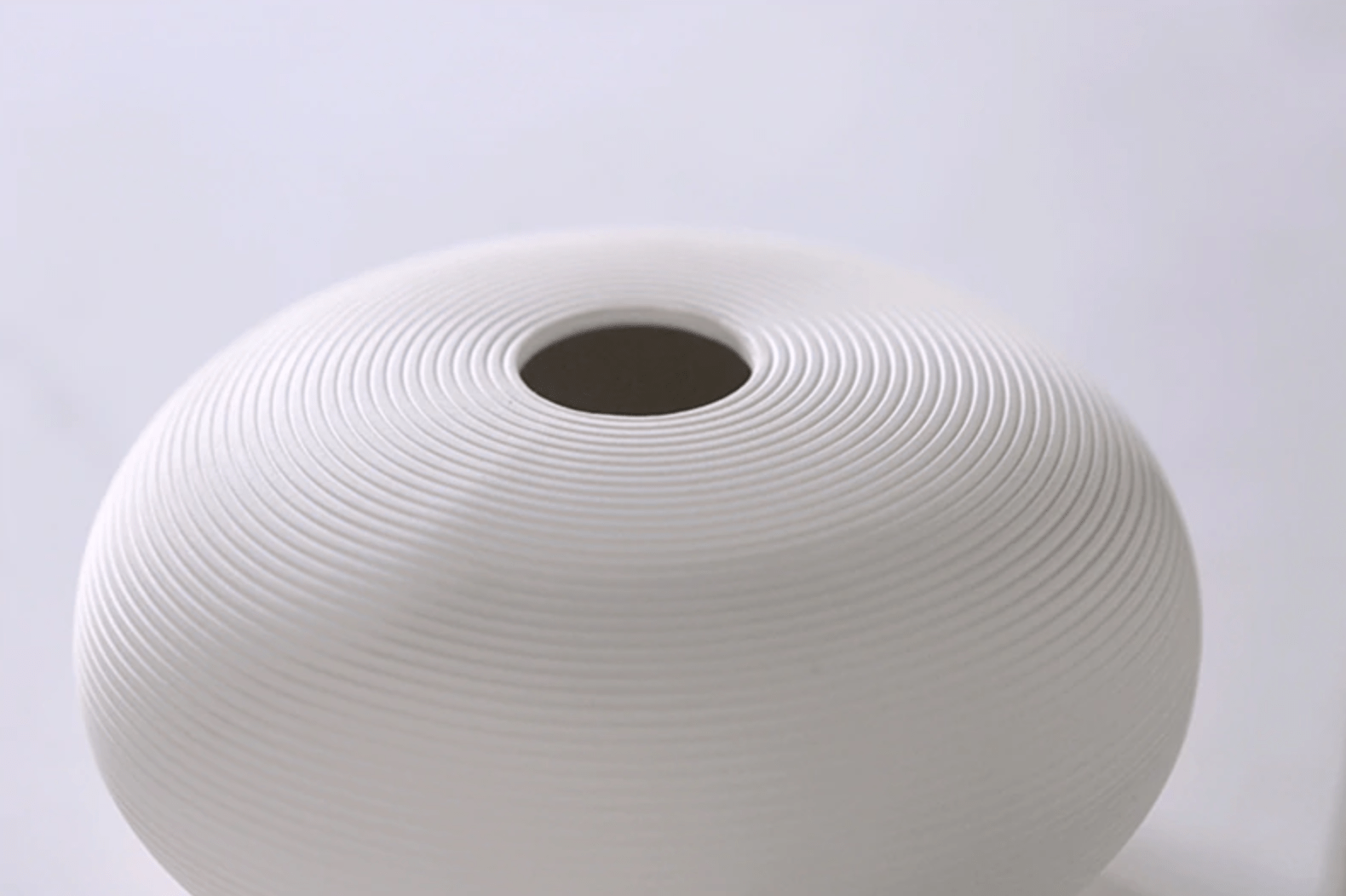 minimalist-ceramic-vase-10KXHo6IADvEtj4iyTU0.png