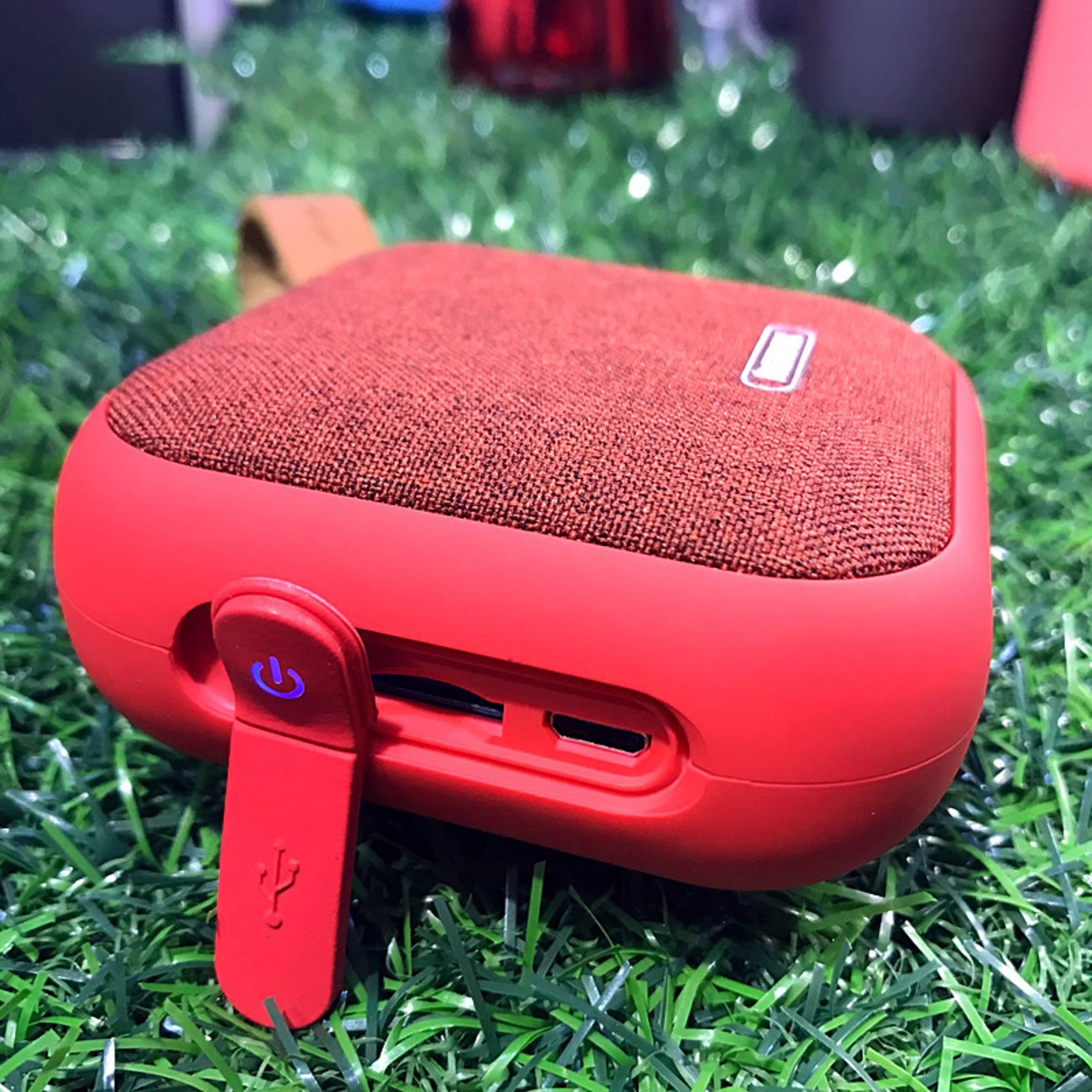 waterproof-fabric-bluetooth-speaker-1FEhJ9mcl619uD3E0Y66.jpg