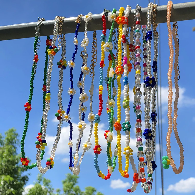 Retro Beaded Daisy Necklace