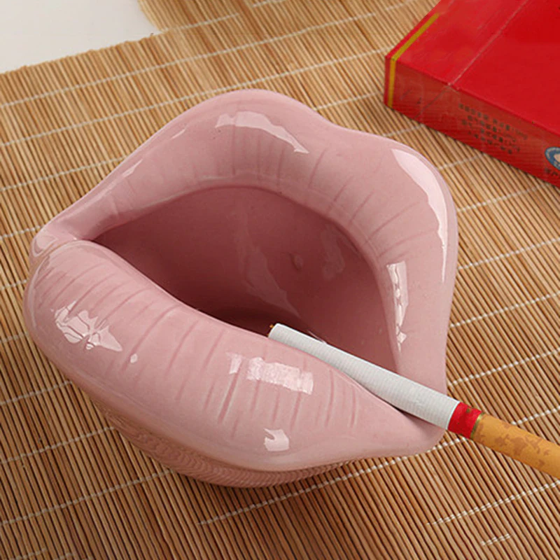 Cartoon Lips Ashtray