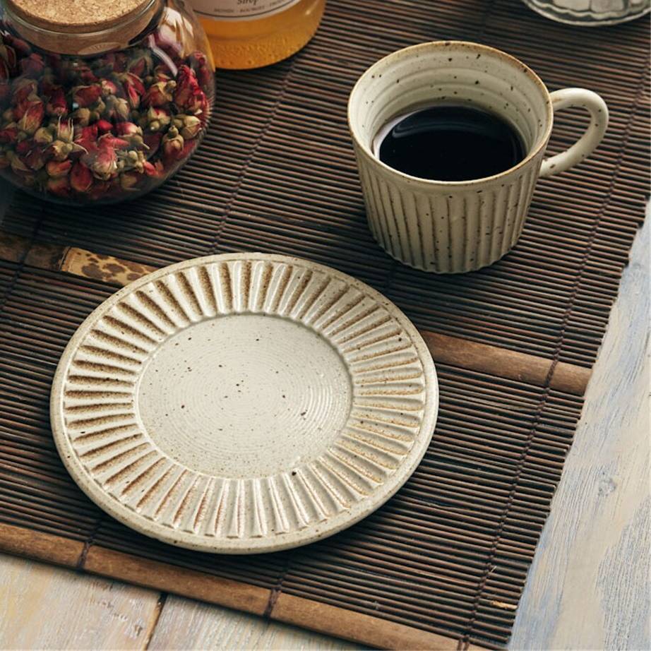 ceramic-coffee-cup-and-saucer-Eqdlq654f54r9aHW2L8a.jpg
