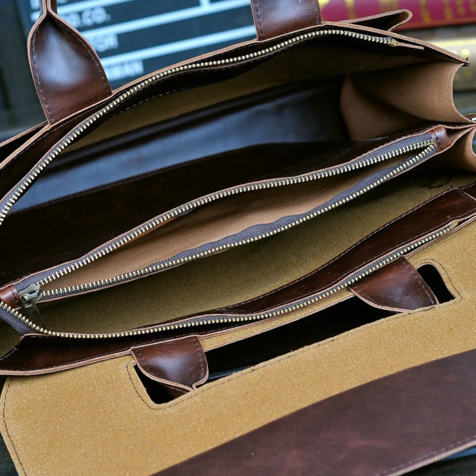 leather-messenger-bag-MbgdBFzEn4NbIHlN7TnD.png
