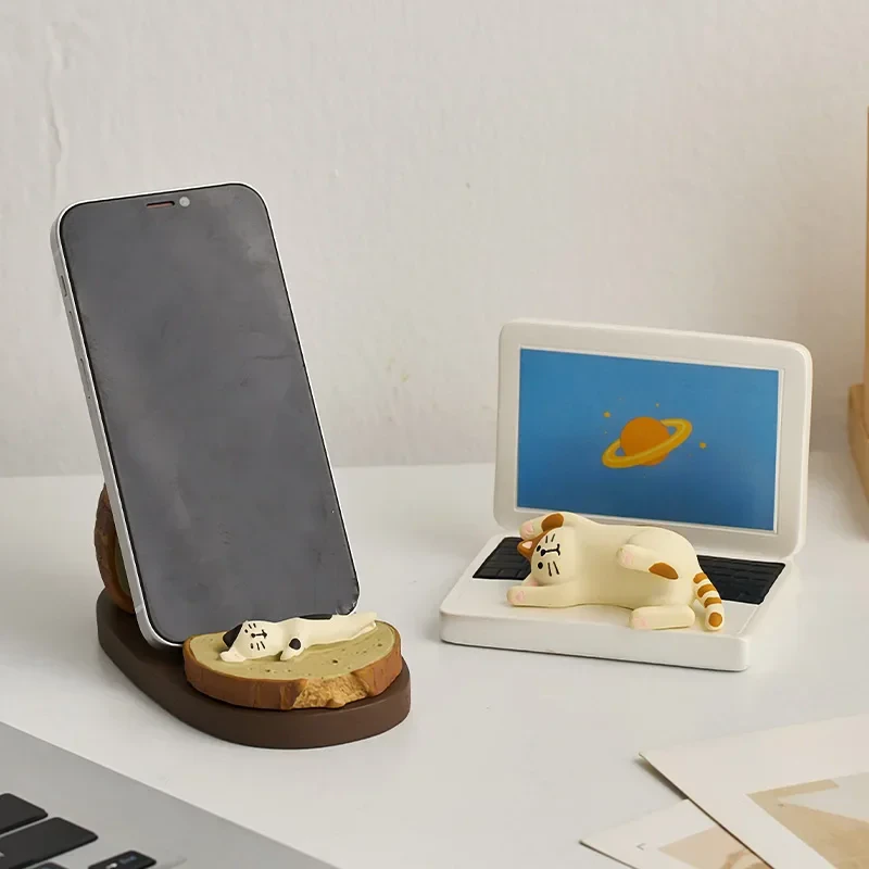 Feline Phone Cradle