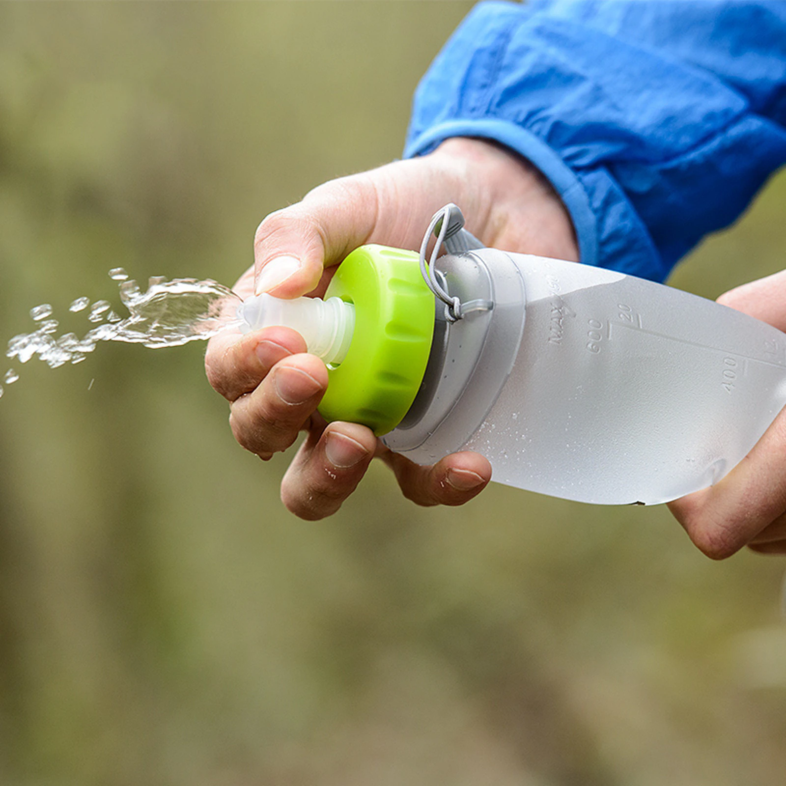 collapsible-silicon-water-bottle-PV4R0NmrTEKkdYavQNjp.jpg