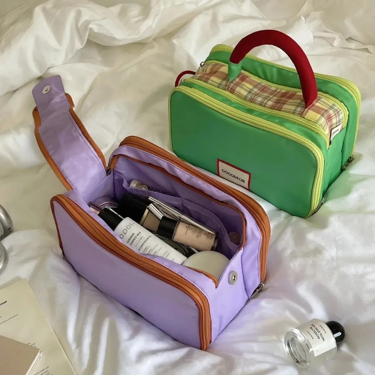 Bold Contrast Makeup Carrier