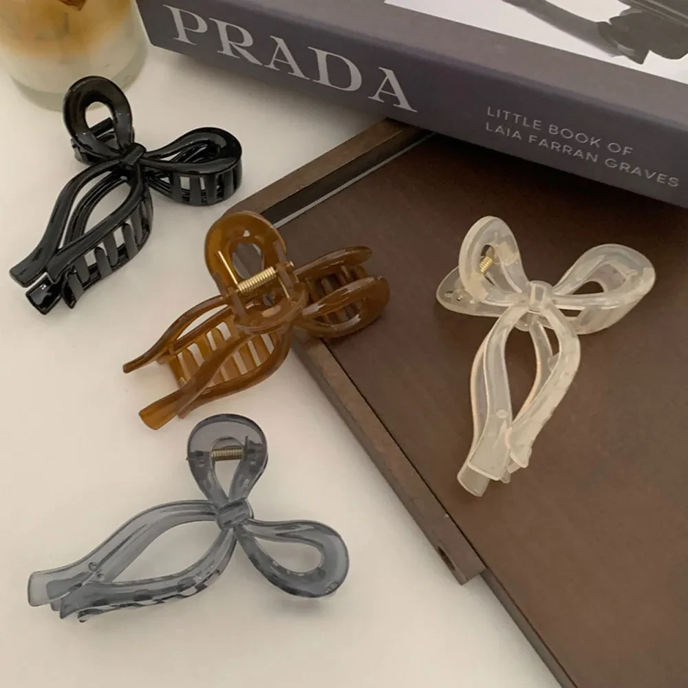 Chic Acrylic Bow Claw