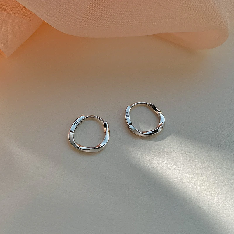Minimalist Twist Hoop Earrings