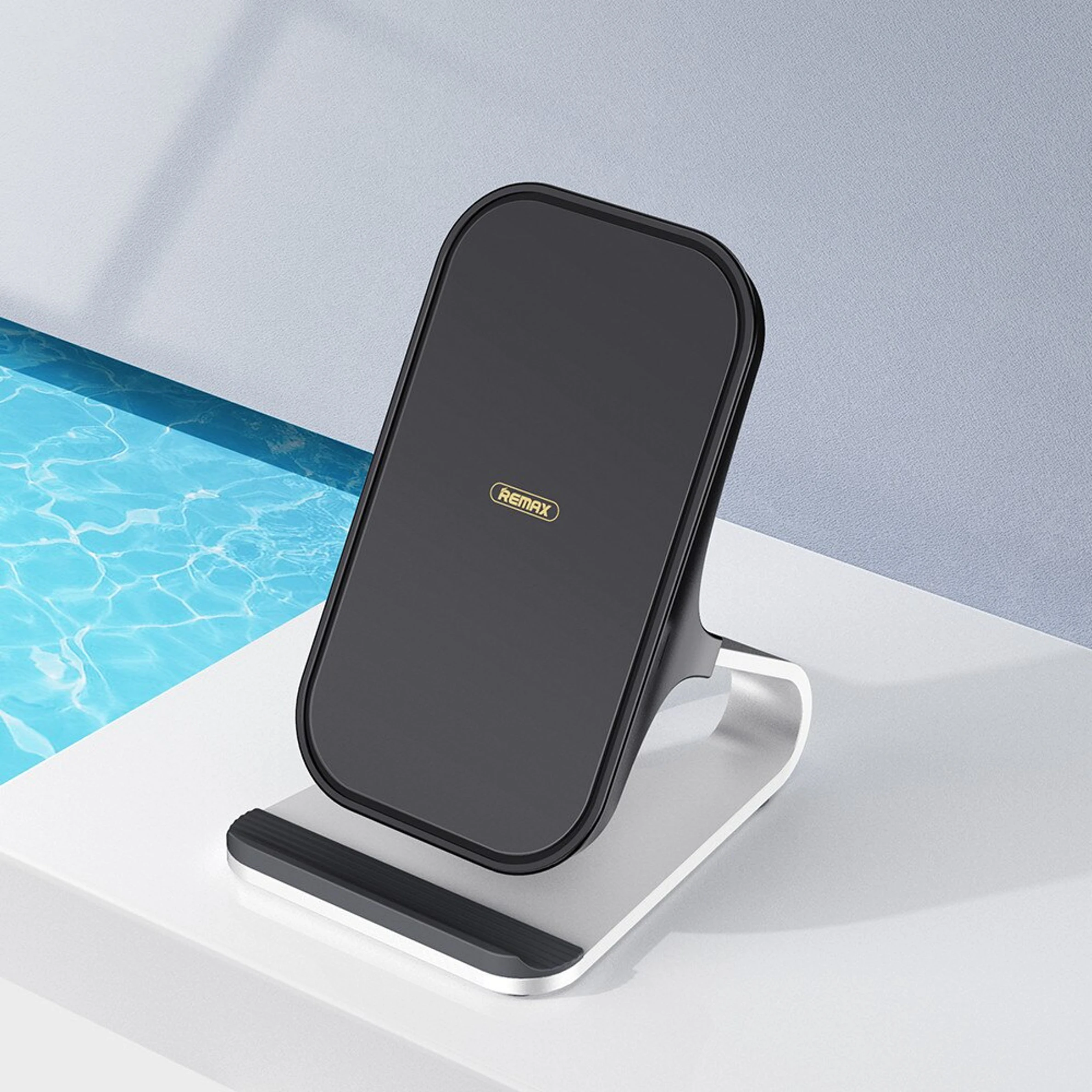 remax-qi-charger-dock-ajDiQ1nBC4RRLo73VS0G.jpg