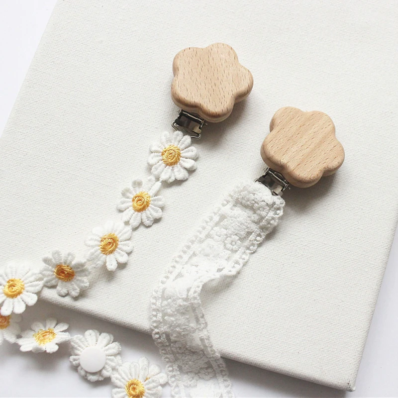 Daisy Pacifier Clip