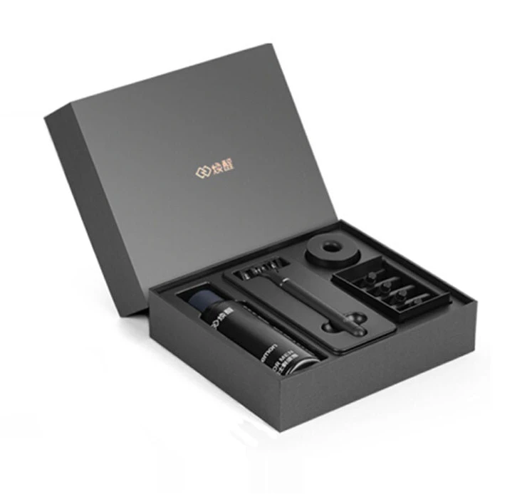Minimalist Mens Shaving Kit