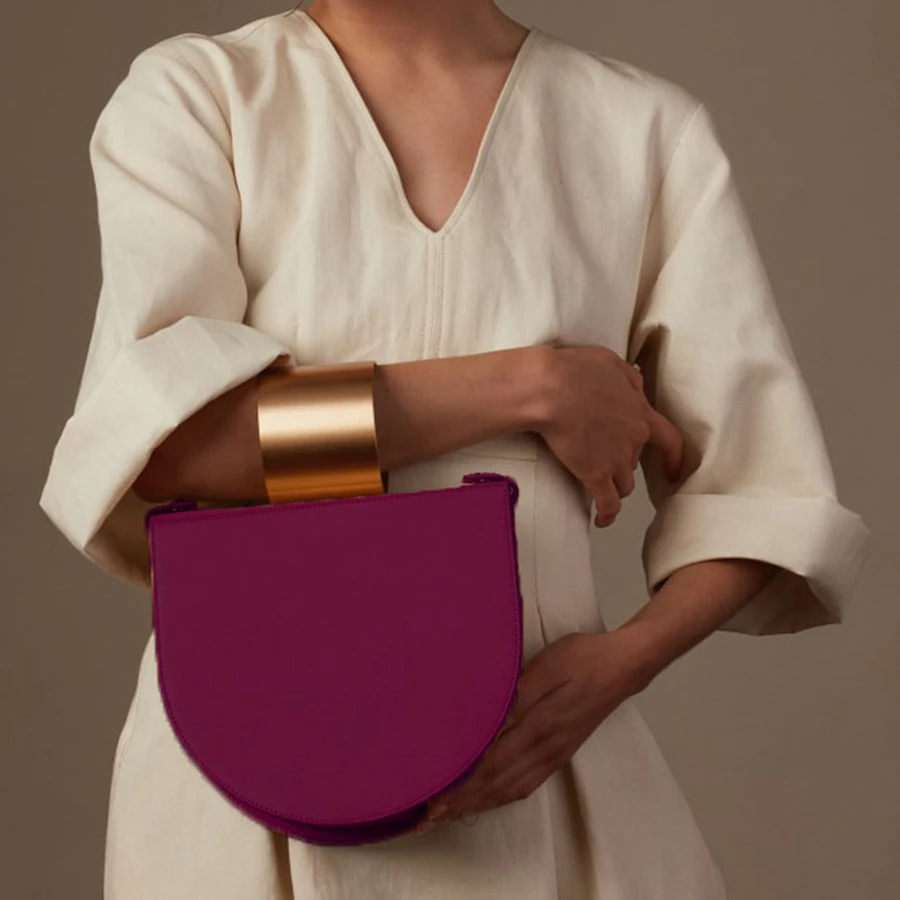 Minimal Oversize Clutch