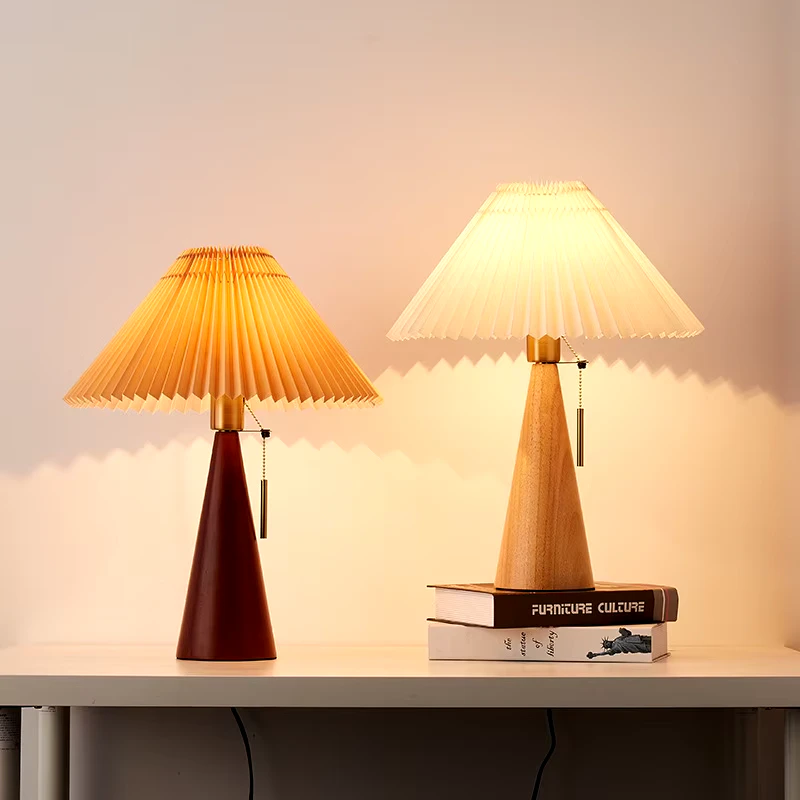 Pleated Shade Lamp