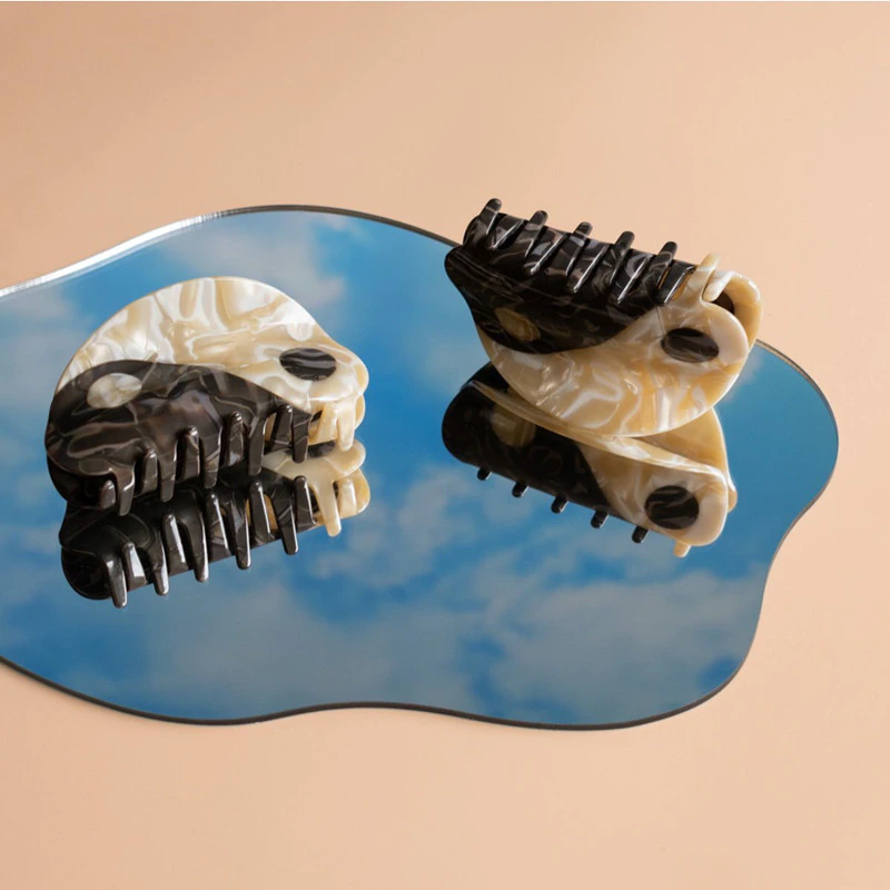 Yin-Yang Hair Clip