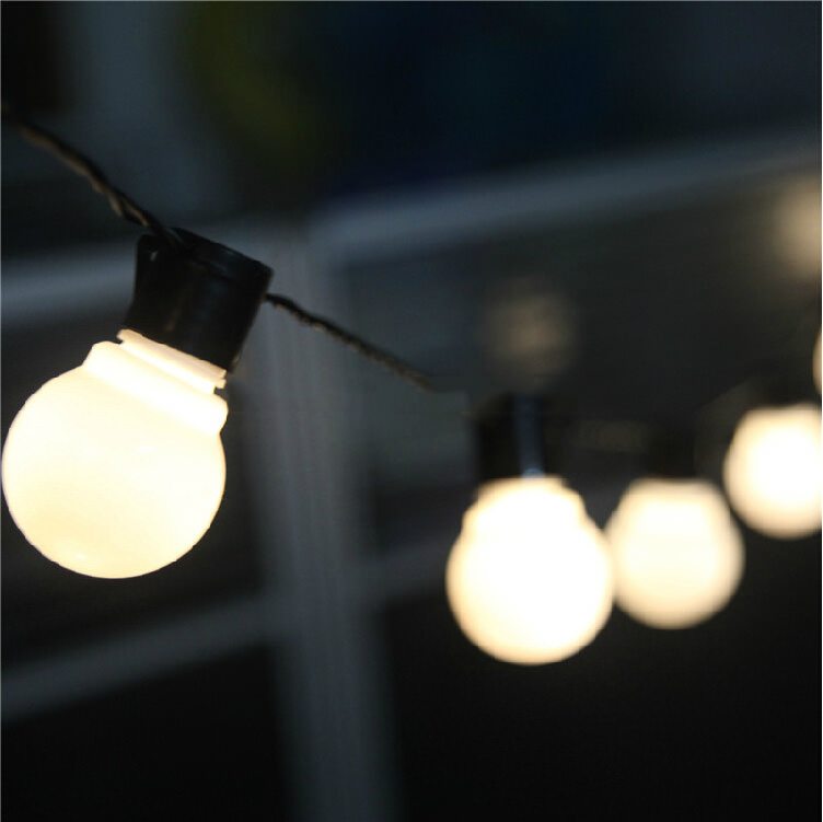 Outdoor Hanging Bulb Lights