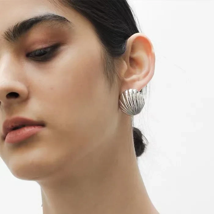 Retro Shell Studs