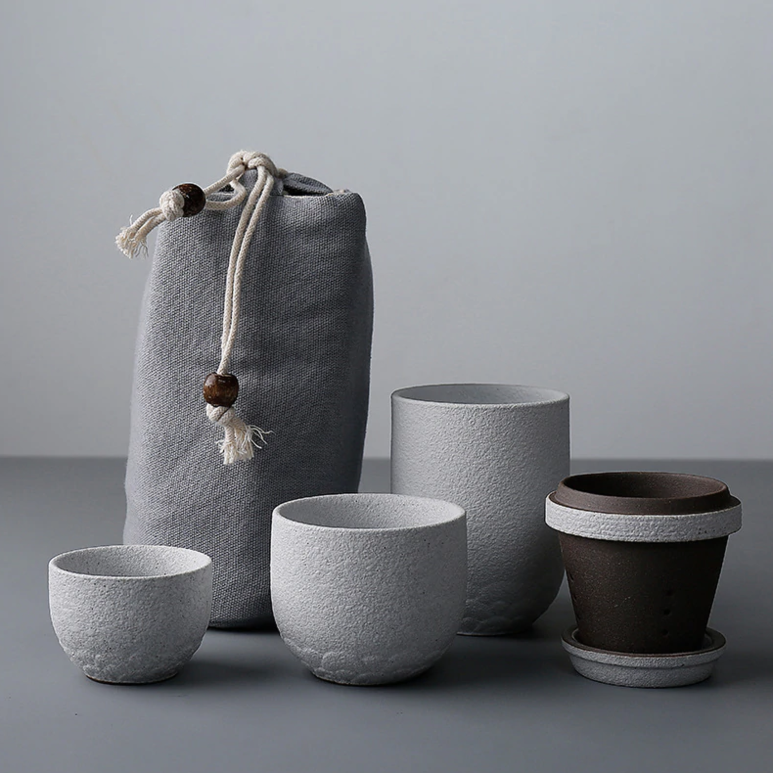 ceramic-travel-japanese-tea-set-wlOEYVDyHcJ2MQAKHMOy.png