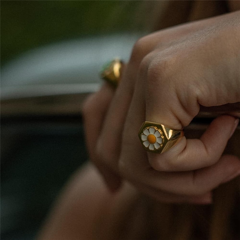 Gold Daisy Ring