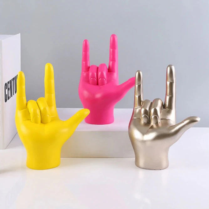 ILY Sign Language Statue